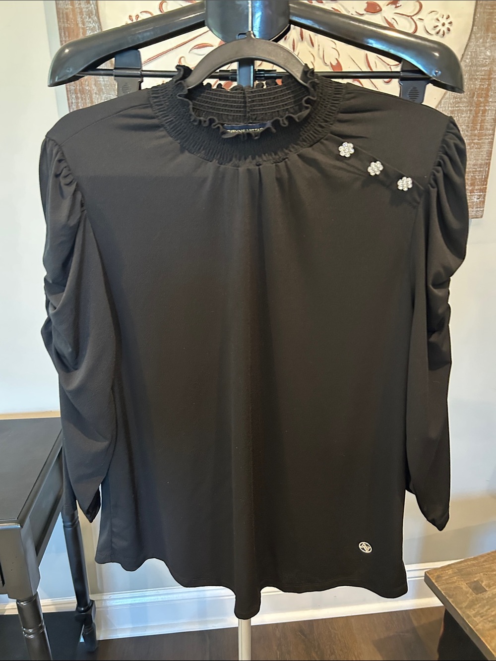 Adrienne Vittadini Women’s Ruffled Mock Neck Top with Decorative Buttons Sz XL